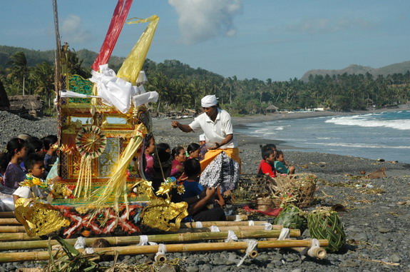 Dolph kessler - Bali - ceremony - fishermen - buffalo races - 2005 