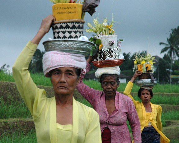 Dolph Kessler - Bali - ceremonie - vissers - buffelraces - 2005 