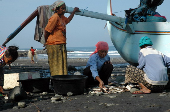 Dolph Kessler - Bali - ceremonie - vissers - buffelraces - 2005 